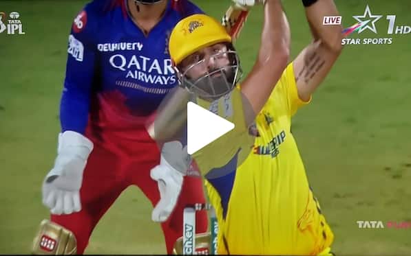 [Watch] Patidar Takes A Sharp Catch As Mitchell Done-In By Green's Short Ball In CSK Vs RCB